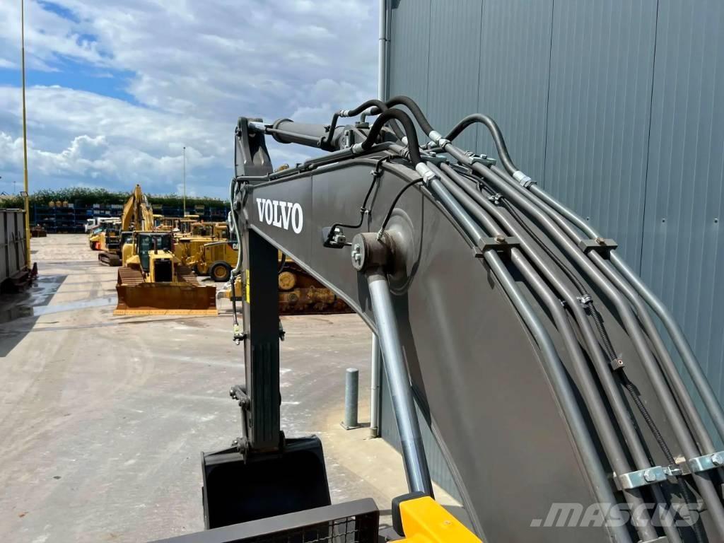 Volvo EC210 Roomikekskavaatorid