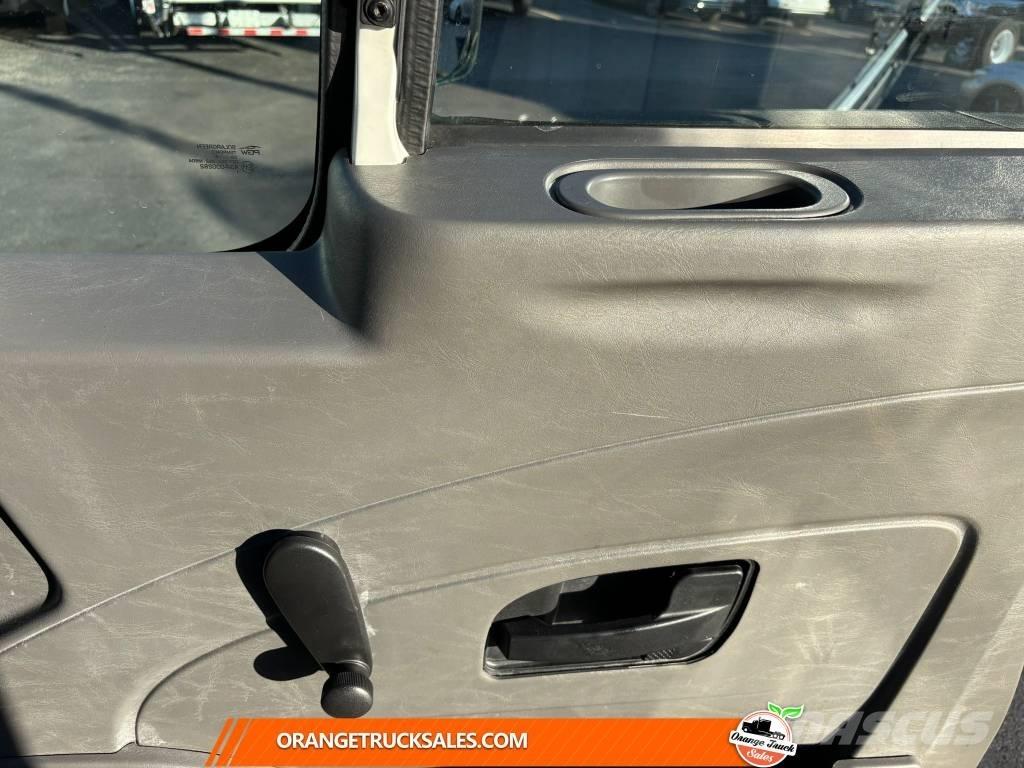 International 4300 Furgoonautod