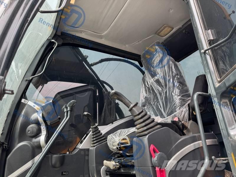 Hyundai 225 LC-9S Roomikekskavaatorid
