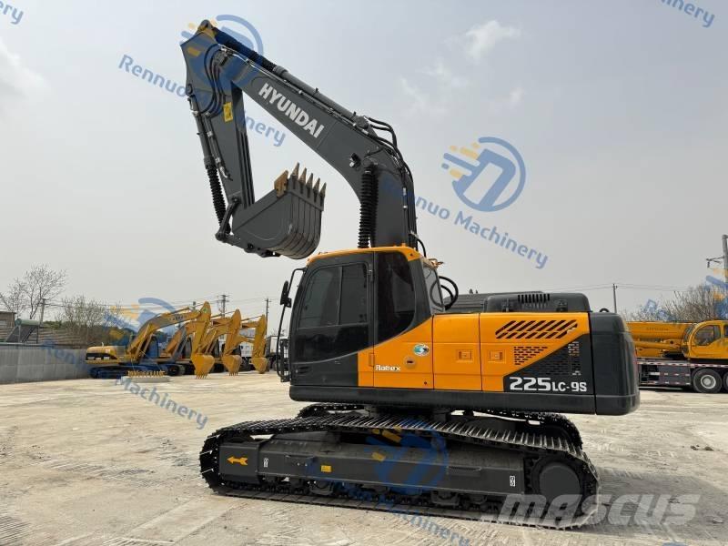 Hyundai 225 LC-9S Roomikekskavaatorid