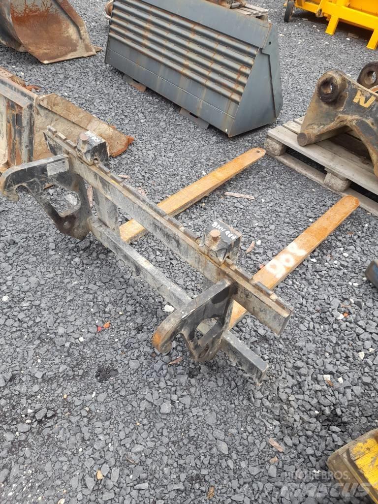 CAT 908M Rataslaadurid