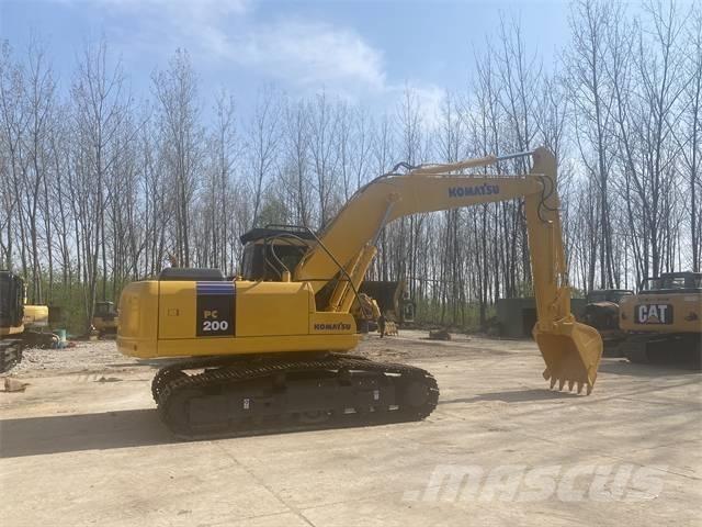 Komatsu PC200-7 Roomikekskavaatorid