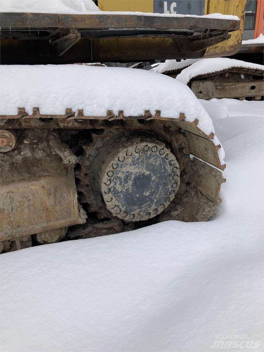 Komatsu PC800LC-8 Roomikekskavaatorid