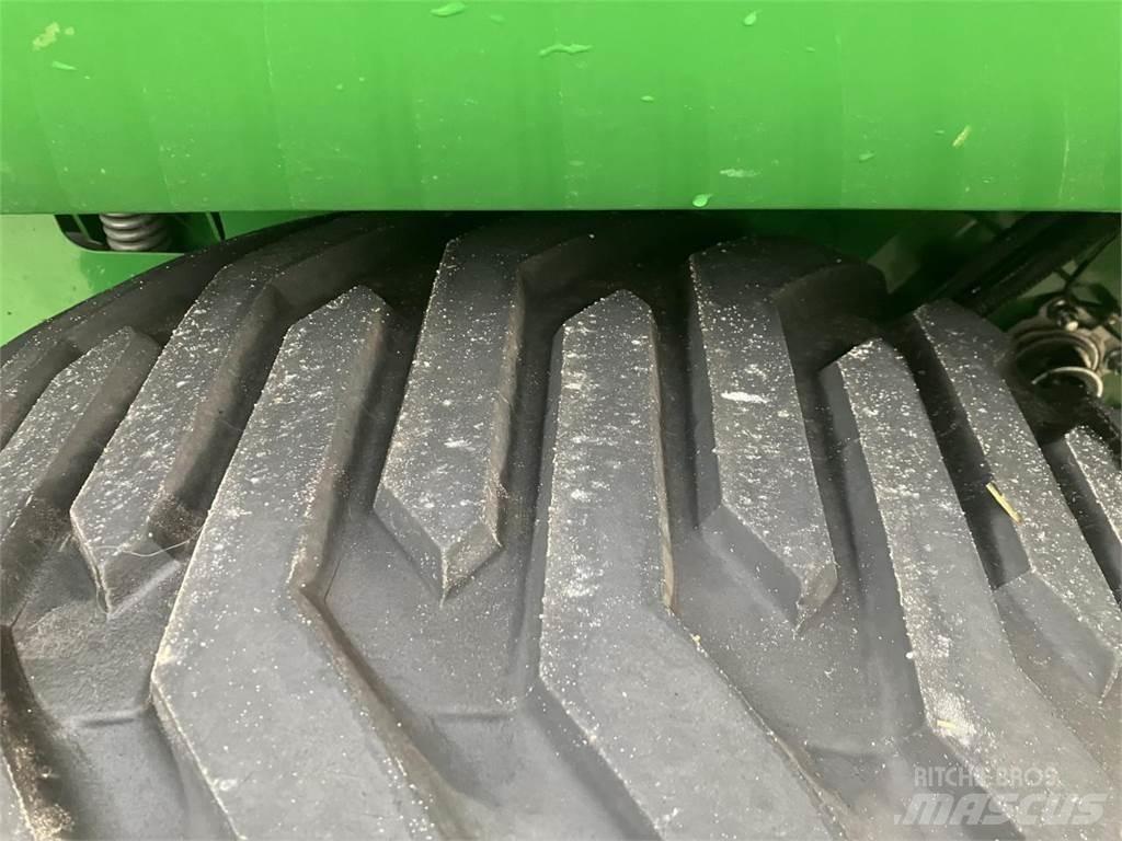 John Deere V461R Ruloonpressid
