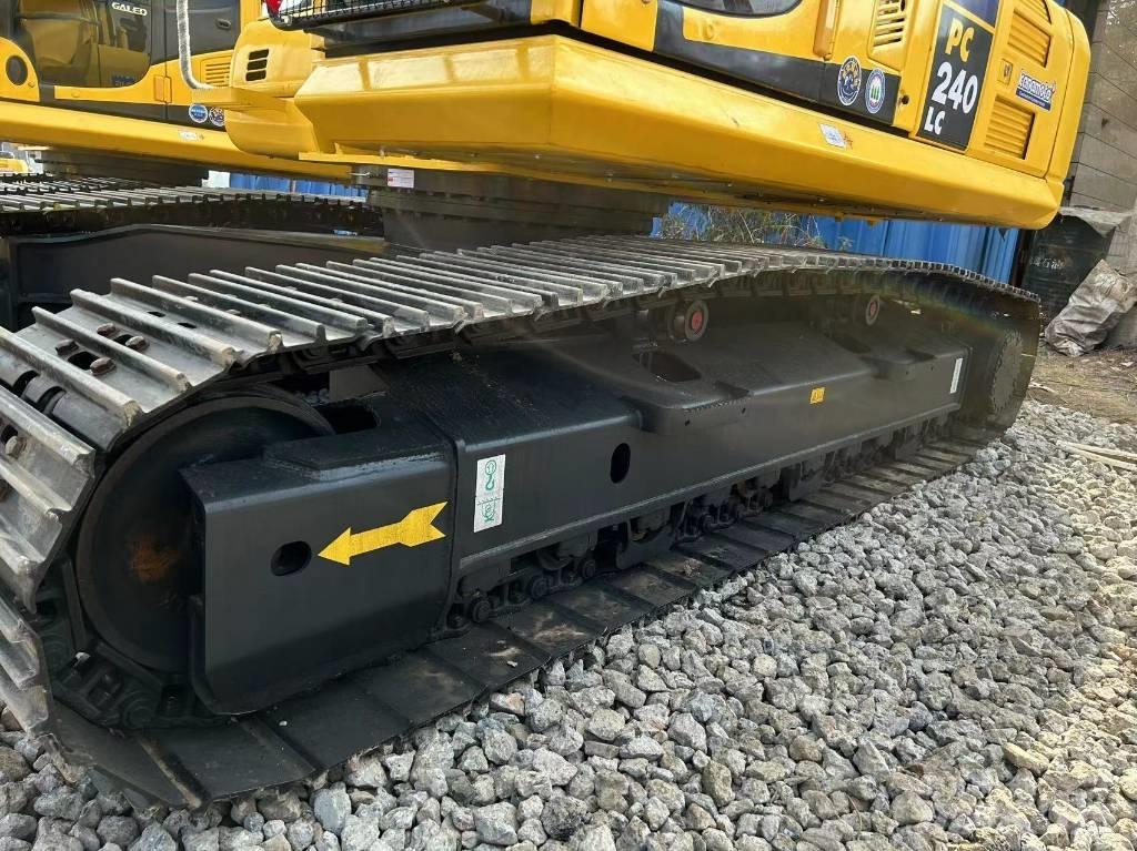 Komatsu 240-8 Roomikekskavaatorid