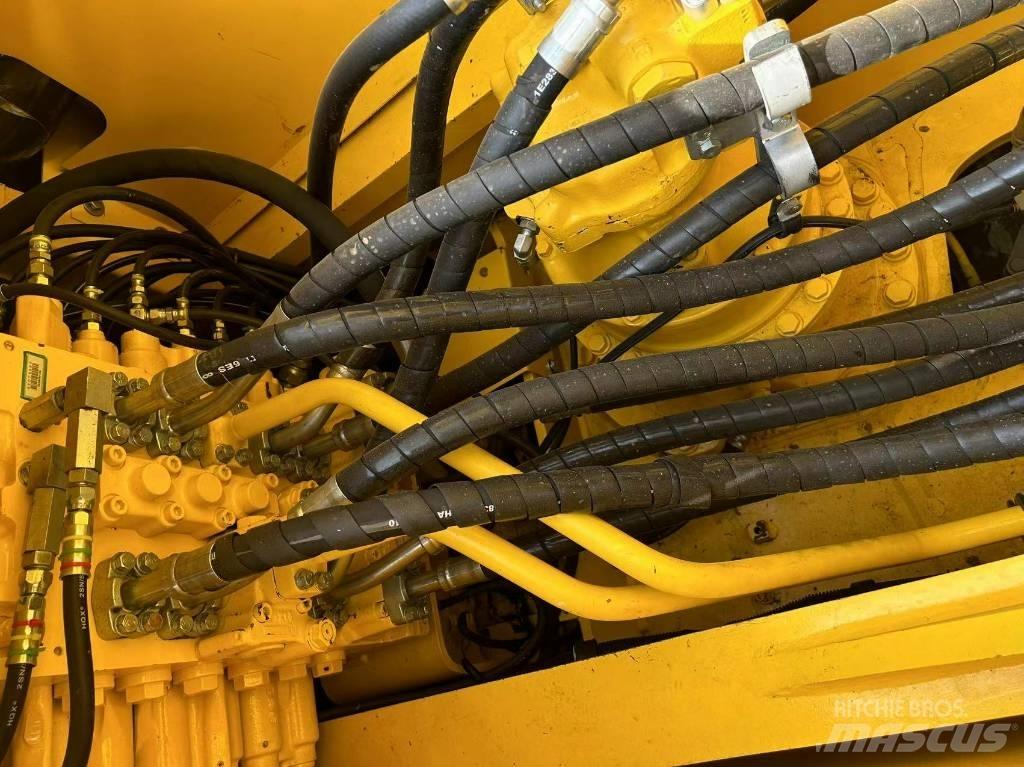Komatsu 240-8 Roomikekskavaatorid