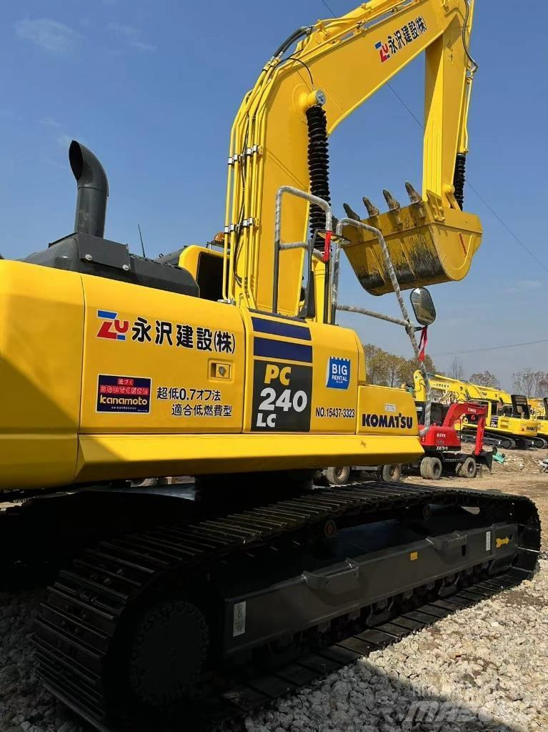 Komatsu 240-8 Roomikekskavaatorid