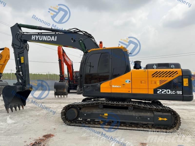 Hyundai R220LC-9S Roomikekskavaatorid