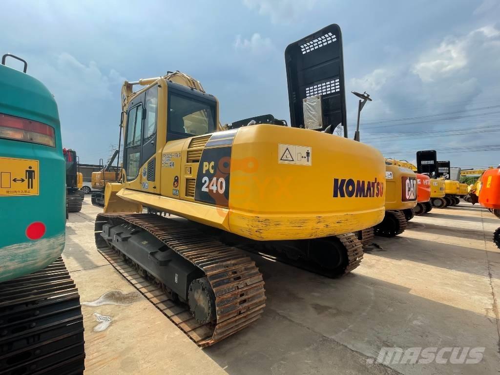 Komatsu PC 240-8 Roomikekskavaatorid