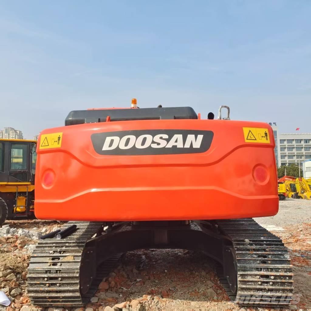 Doosan DX225LC-9C Roomikekskavaatorid
