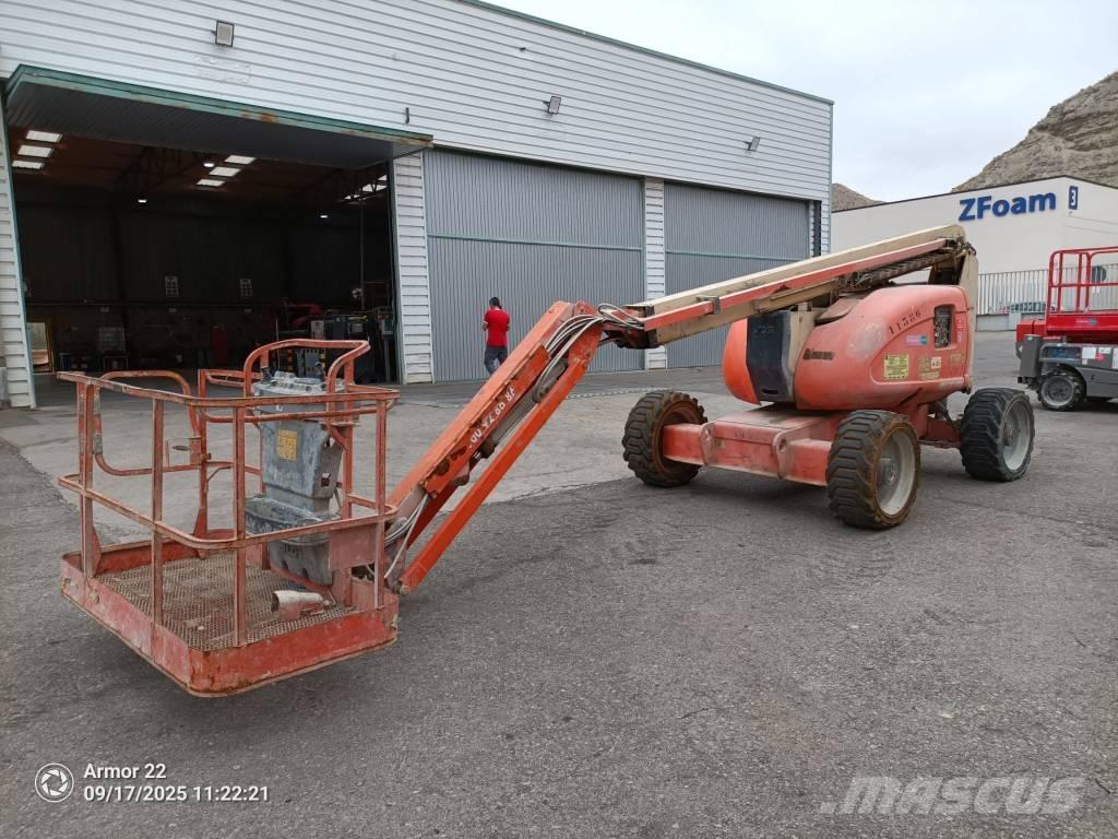 JLG 600 AJ Iseliikuvad poomtõstukid