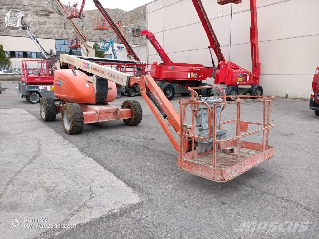 JLG 600 AJ Iseliikuvad poomtõstukid