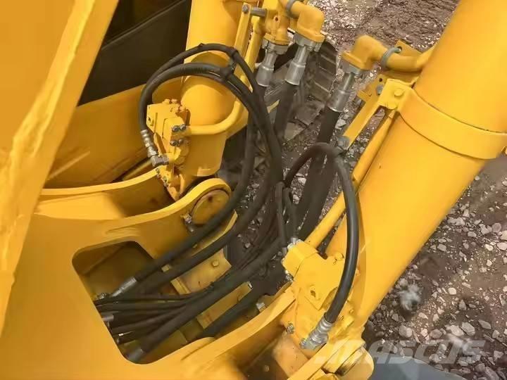 Komatsu PC450-7 Roomikekskavaatorid