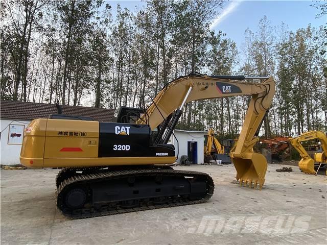 CAT 320D Roomikekskavaatorid