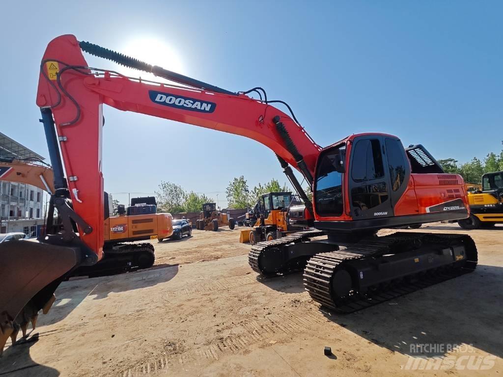 Doosan DX 225 LC Roomikekskavaatorid