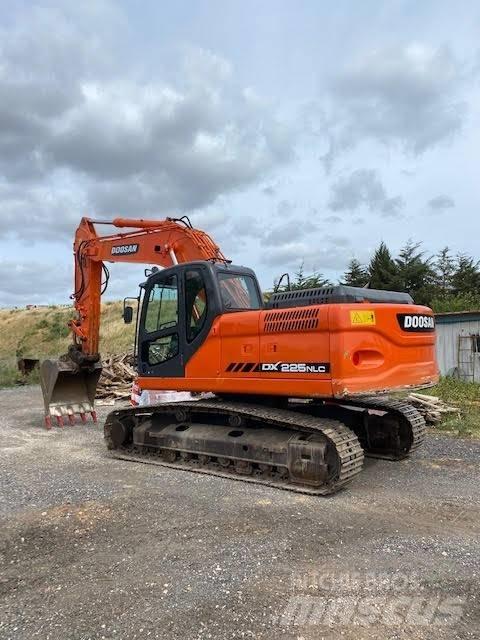 Doosan DX 225 NLC Roomikekskavaatorid