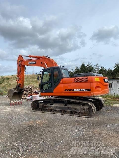 Doosan DX 225 NLC Roomikekskavaatorid
