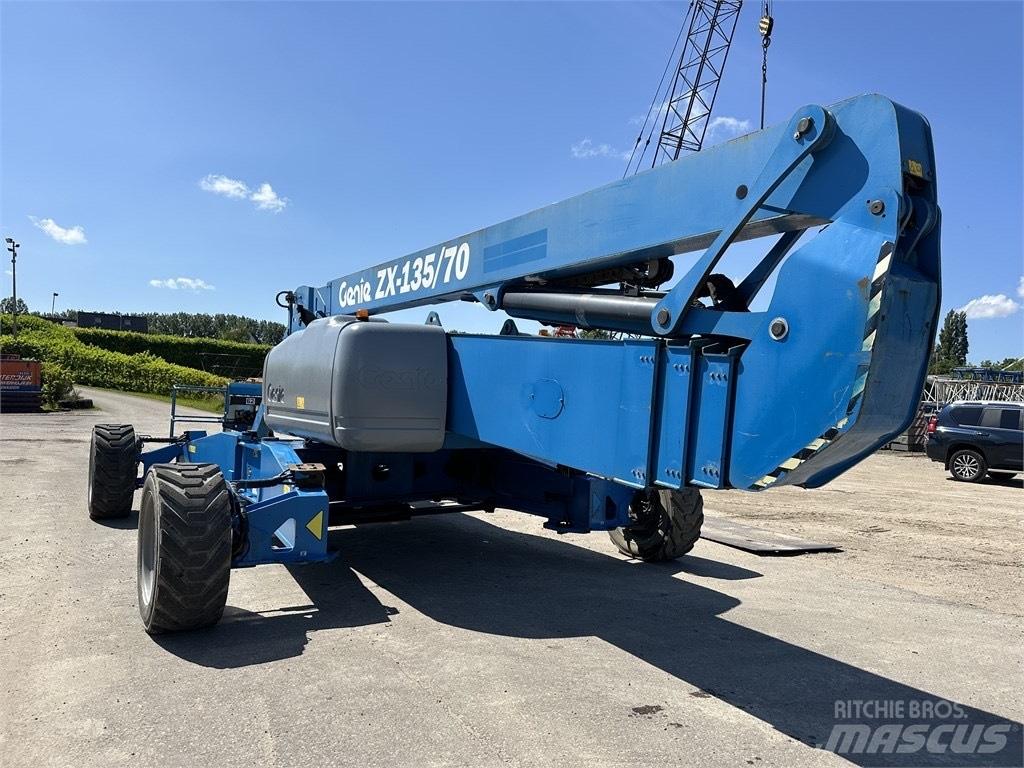 Genie ZX 135/70 Iseliikuvad poomtõstukid