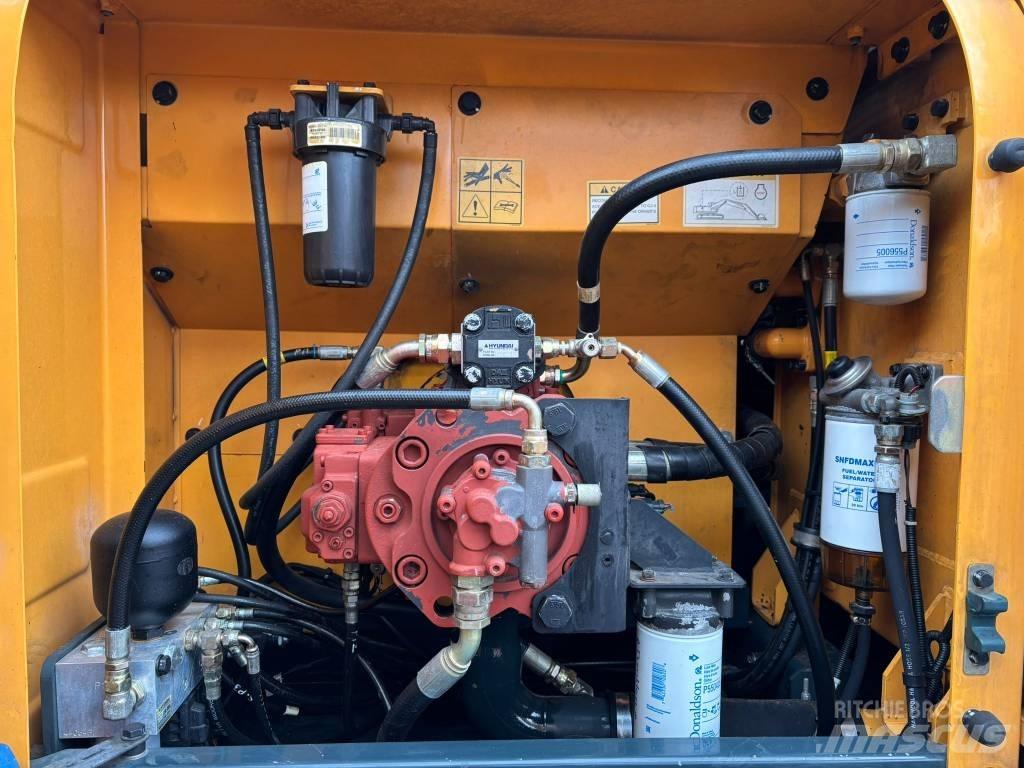 Hyundai 220LC-9A Roomikekskavaatorid
