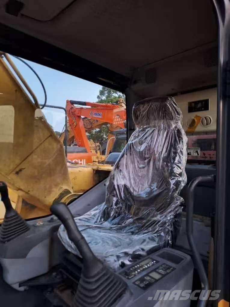 Komatsu PC 200-7 Roomikekskavaatorid