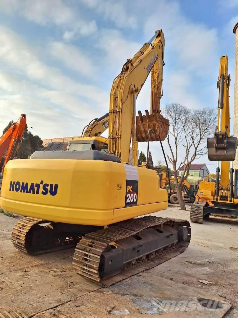 Komatsu PC 200-7 Roomikekskavaatorid
