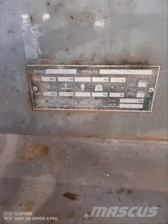 JLG 600 AJ Iseliikuvad poomtõstukid