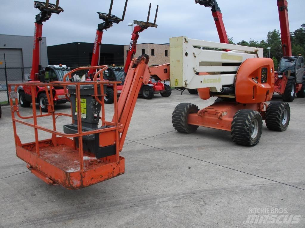 JLG 450 AJ (040) Iseliikuvad poomtõstukid