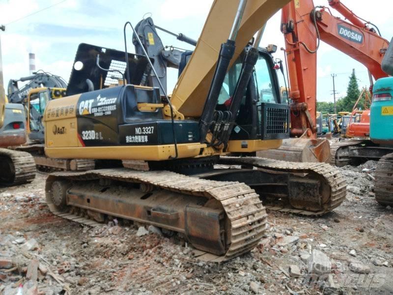 CAT 323 D L Roomikekskavaatorid