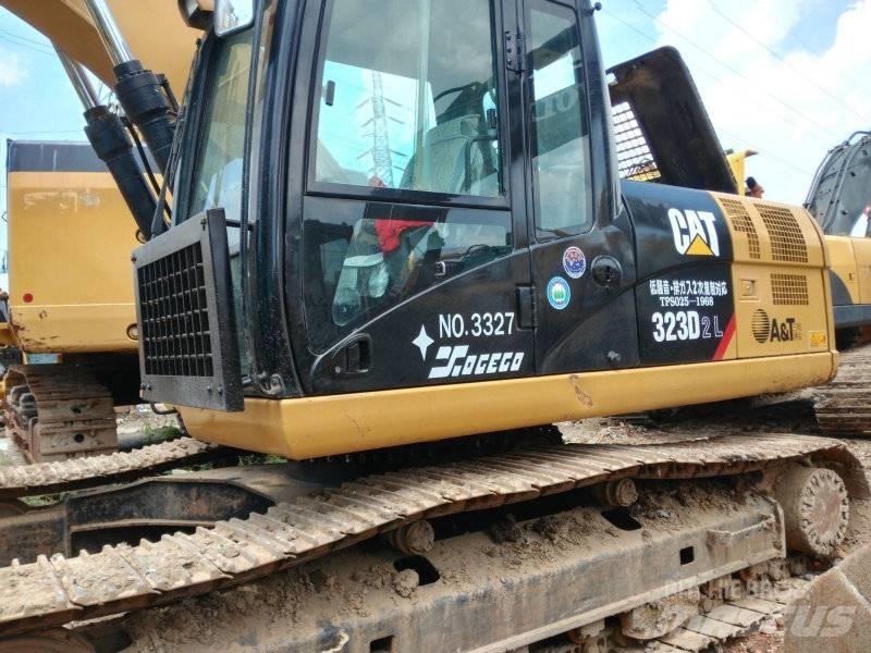 CAT 323 D L Roomikekskavaatorid