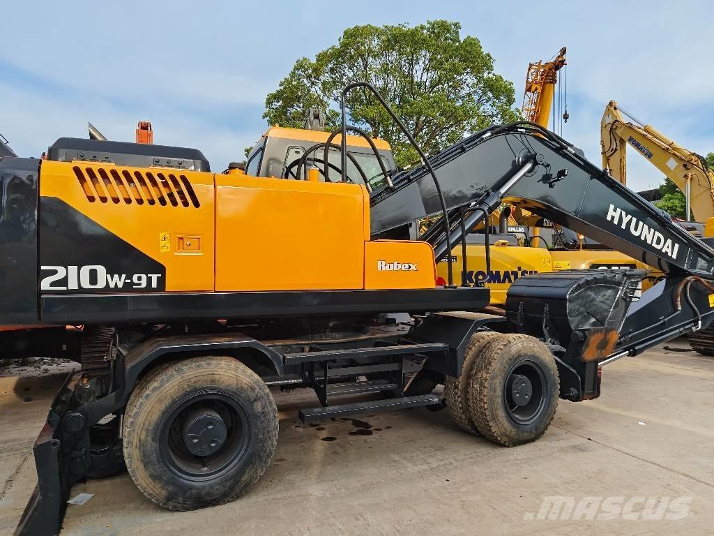 Hyundai R210W-9 Ratasekskavaatorid