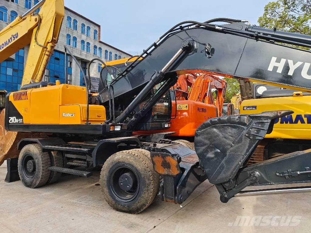 Hyundai R210W-9 Ratasekskavaatorid