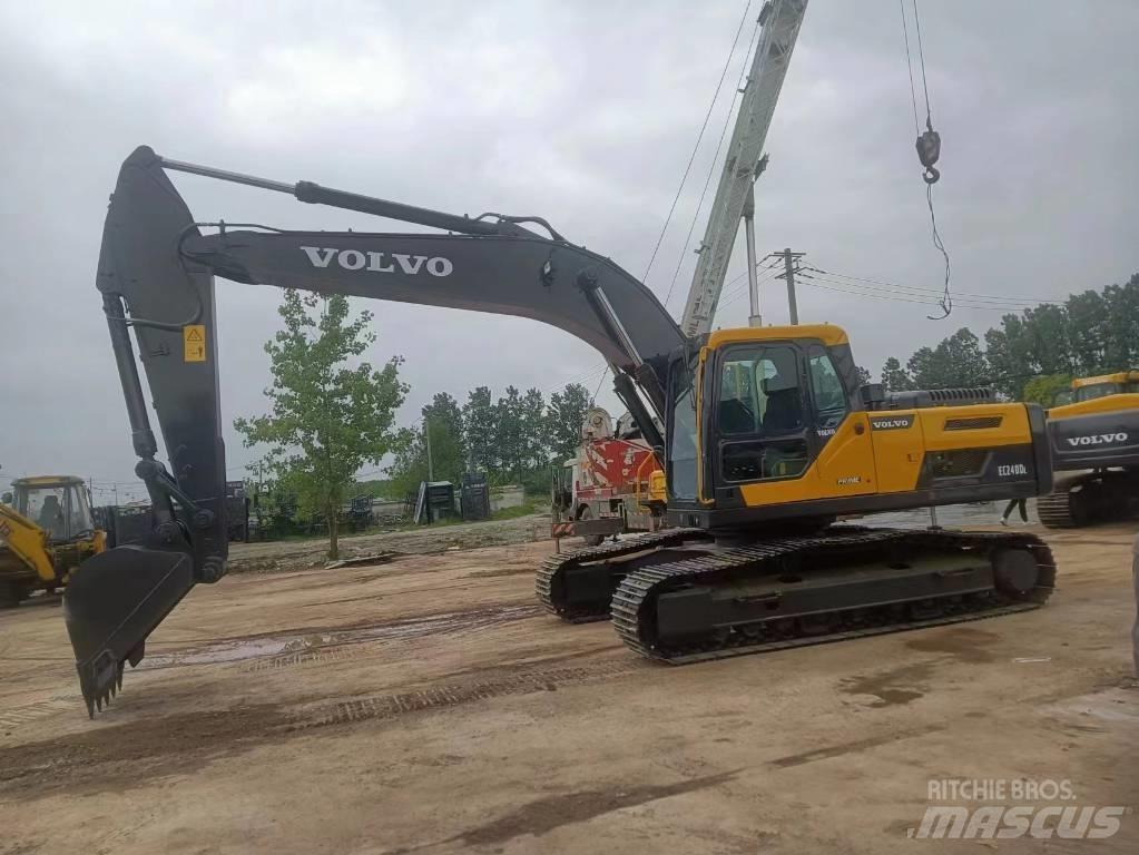 Volvo EC 240 DL Roomikekskavaatorid