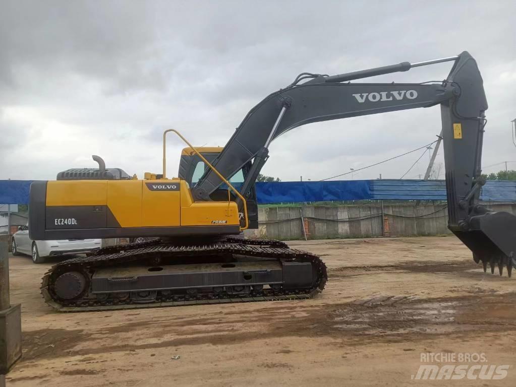 Volvo EC 240 DL Roomikekskavaatorid