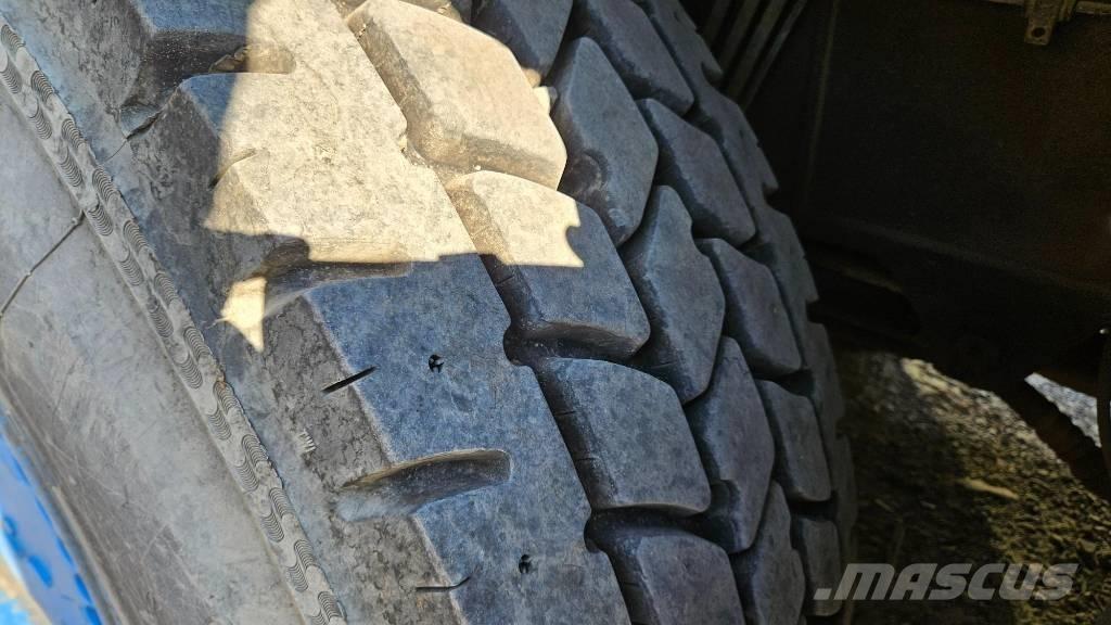 Kato SR250 Raske maastiku tõstukid