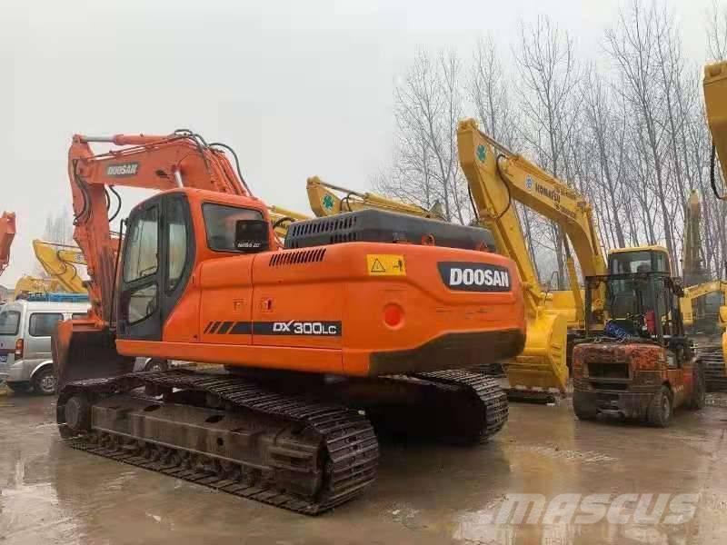 Doosan DX300LC Roomikekskavaatorid