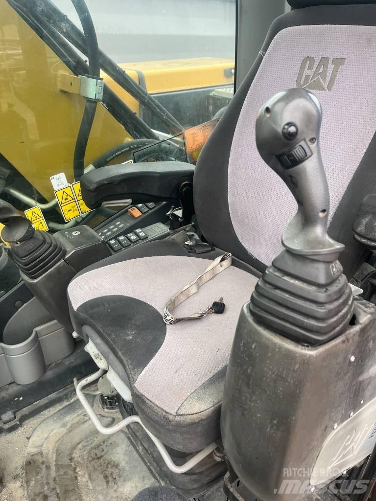 CAT 313 D Ratasekskavaatorid