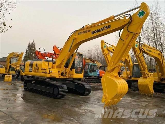 Komatsu PC200-7 Roomikekskavaatorid