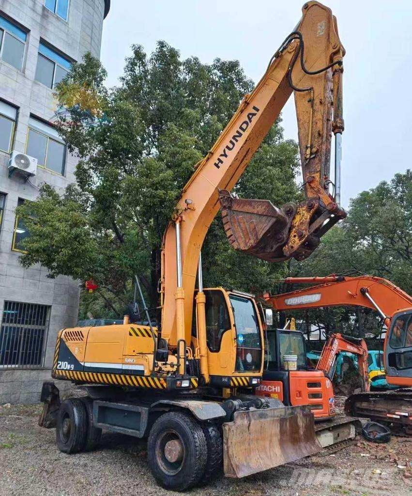 Hyundai r210w-9 Ratasekskavaatorid