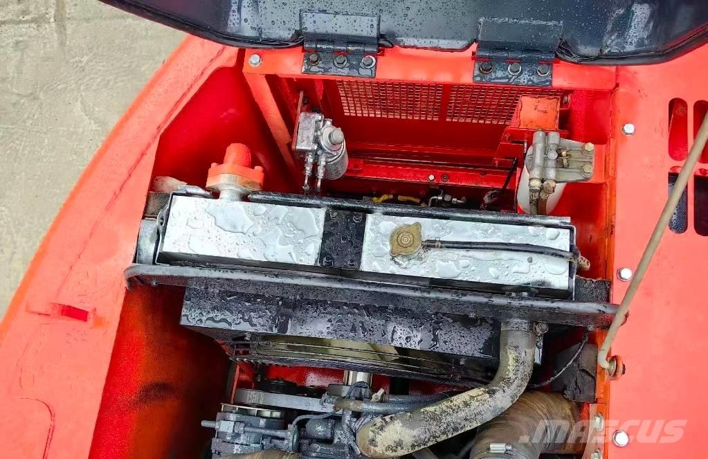 Doosan DX 140 Roomikekskavaatorid