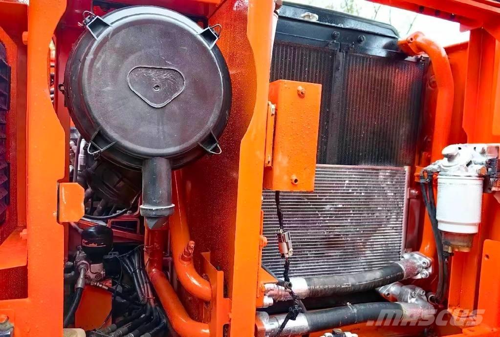 Doosan DX 140 Roomikekskavaatorid