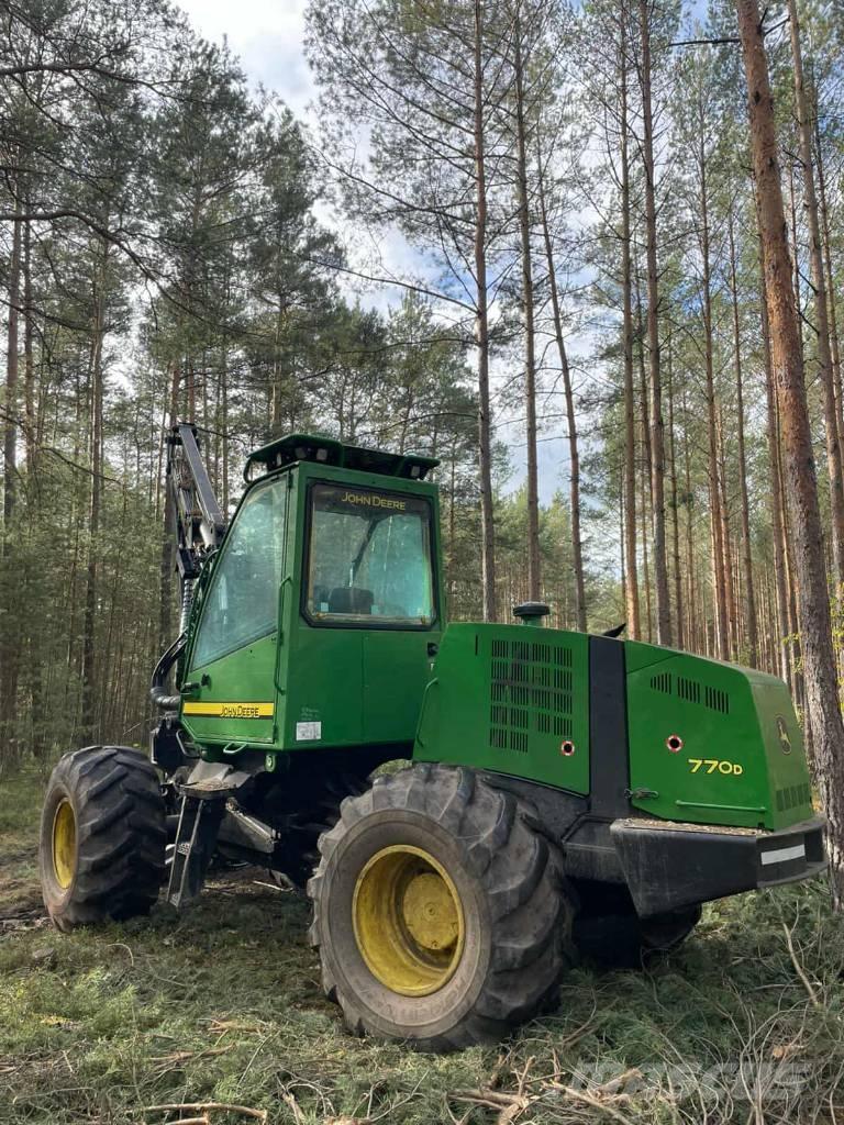 John Deere 770 D Harvesterid