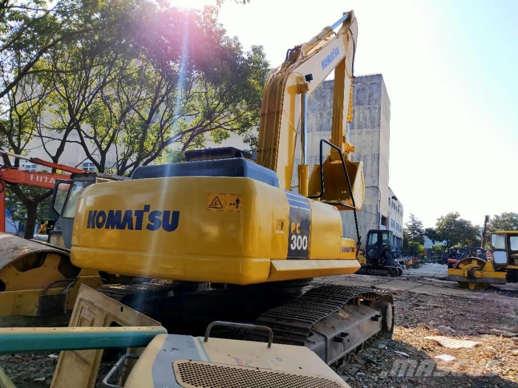Komatsu PC300-7 Roomikekskavaatorid
