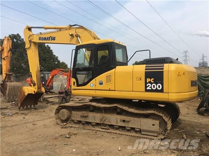 Komatsu PC 200-7 Roomikekskavaatorid