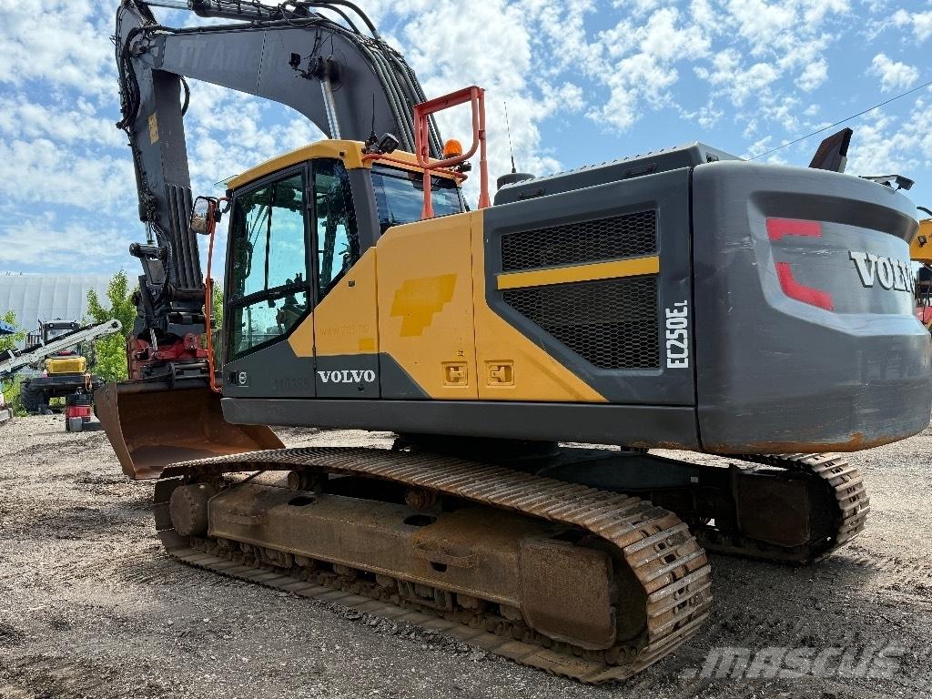 Volvo EC 250 E Roomikekskavaatorid