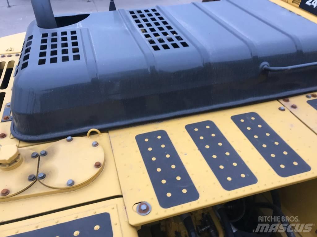 Komatsu PC 220-8 Roomikekskavaatorid
