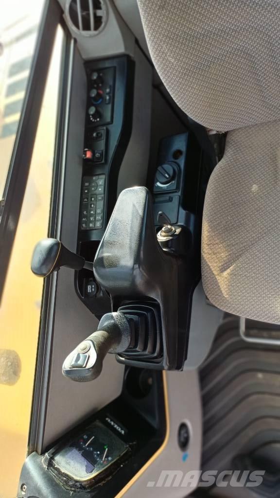 Volvo ECR88D Roomikekskavaatorid