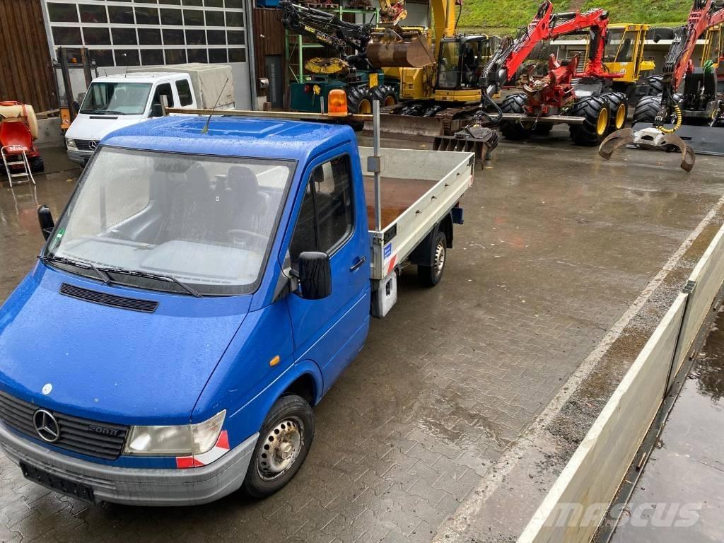 Mercedes-Benz 208 D Madelautod