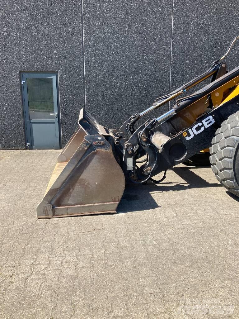 JCB 437 HT HL Rataslaadurid