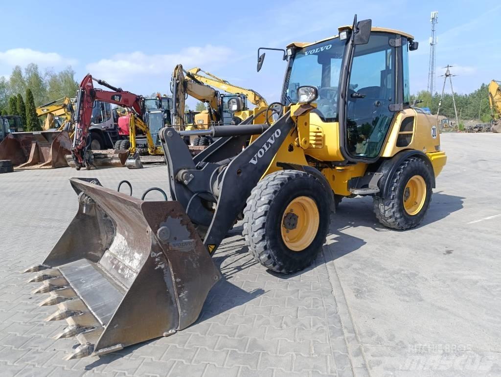 Volvo L 25 F Rataslaadurid