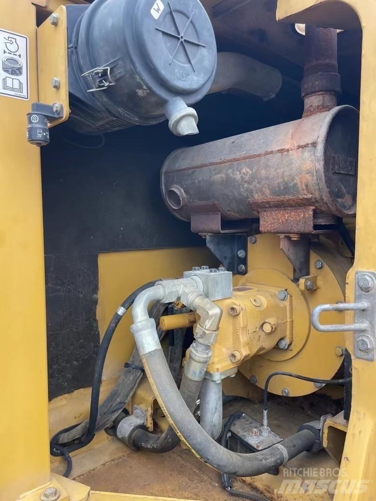 CAT 307 D Roomikekskavaatorid